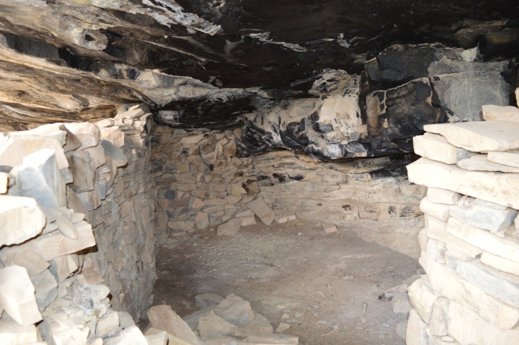 كهوف آيت مخشون - احدى المساكن المتواجدة داخل كهف "تِفْرَانْ"